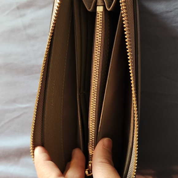 Tory Burch Wallet - Picture 9 of 9